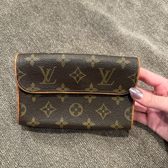Louis Vuitton Belt Bag - Picture 1 of 12